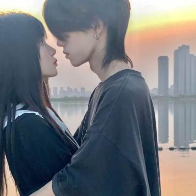 退婚后，真千金她驚爆全球