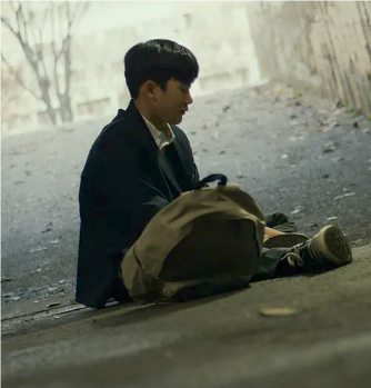 黑暗中的少年
